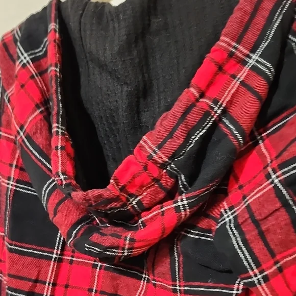No Boundaries Red and Black Button Down Shirt - Picture 11 of 13